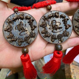 Mặt Trầm Sánh thắt dây đeo tay