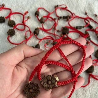 Mặt Trầm Sánh thắt dây đeo tay