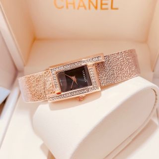 Đồng hồ véascre viền đá