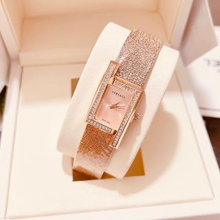 Đồng hồ véascre viền đá