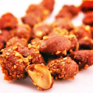 ĐẬU PHỘNG RANG TỎI ỚT GIÒN NGON, ĂN MÃI KHÔNG NGÁN 500G - WINNIE HOUSE