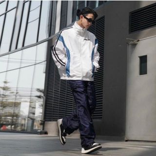 Áo khoác dù phối màu .logo thêu symbolic . Chất dù xịn 2 lớp .2 size L và xI