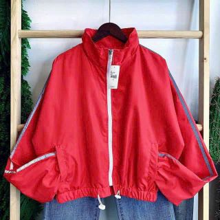 Áo Khoác Dù Nữ 2 Lớp Kiểu Croptop Tay Kẻ Sọc Phát Sáng.