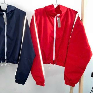 Áo Khoác Dù Nữ 2 Lớp Kiểu Croptop Tay Kẻ Sọc Phát Sáng.