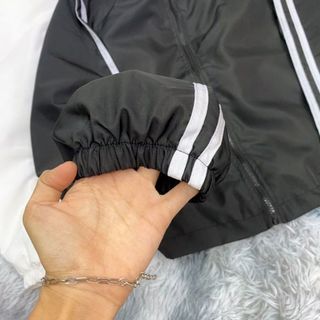 Áo khoác dù 2 lớp tay 2 sọc thể thao dáng lửng có dây rút phong cách