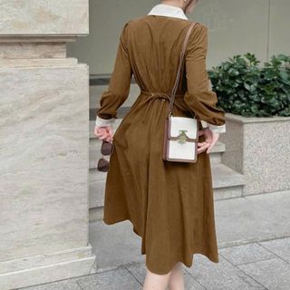 Đầm xòe cổ sơ mi rút dây.