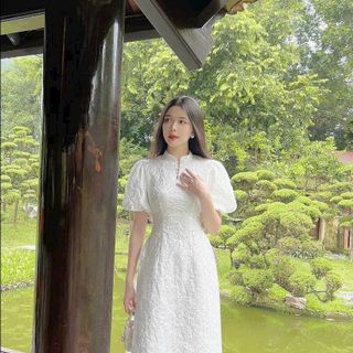 Áo dài trắng kèm quần lụa