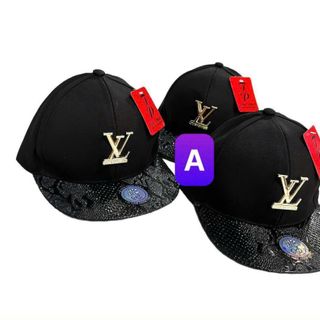 Mũ lưỡi trai trẻ em đủ mẫu đính chữ kim loại CQ