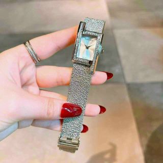 ĐỒNG HỒ THỜI TRANG NỮ VERS DÂY LƯỚI CN