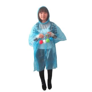 Áo mưa dùng 1 lần gấp gọn trong quả bóng tiện dụng