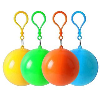 Áo mưa dùng 1 lần gấp gọn trong quả bóng tiện dụng