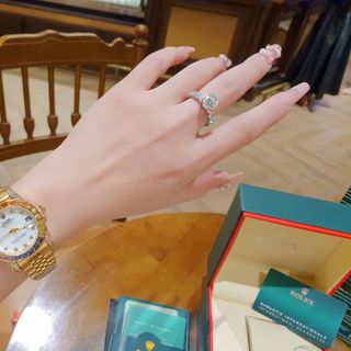 ĐỒNG HỒ NỮ TRUNG CẤP RÔ.LEX VIỀN ĐÁ MÀU