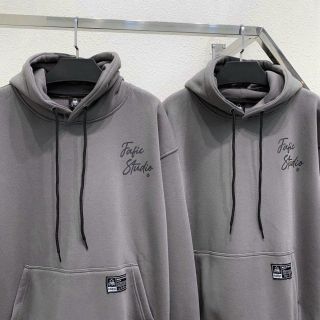 Áo hoodie tay phồng hình in nổi Fafic Studio nón 2 lớp vải chính from 75kg. Giá sỉ - giá bán buôn