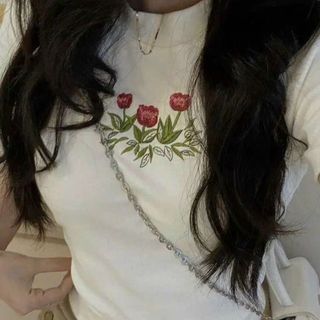 Áo thun baby tee thêu hoa sắc nét, áo croptop cổ phối phong cách Hàn Quốc giá sỉ - giá bán buôn