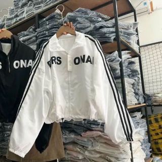 Áo khoác dù lửng nữ croptop phối sọc in chữ PERSONAL unisex. giá sỉ - giá bán buôn