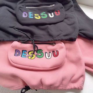 Áo hoodie in Dessuu có túi bao tử phối dây rút form rộng unisex nam nữ. giá sỉ - giá bán buôn