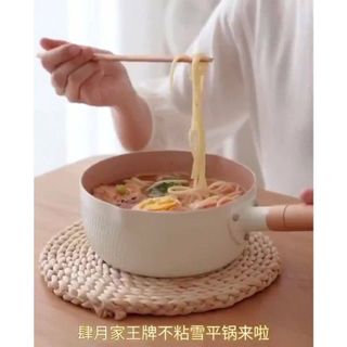 (Cán Tròn)Chảo Vân Đá Xanh Hồng Cán Gỗ 18CM