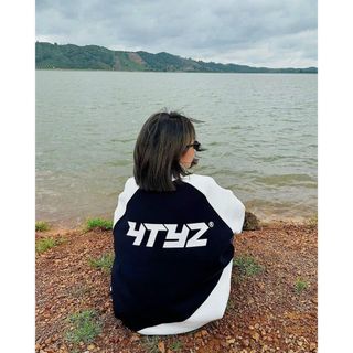 ÁO KHOÁC HOODIE NAM NỮ TRƯỚC ÁO CÓ IN CHỮ ATYS CHẤT LIỆU VẢI NỈ BÔNG DÀY DẶN VỚI DÁNG PHỐI MÀU ĐEN TRẮNG SIÊU HOT HÀNG ĐẸP-HTM FASHION