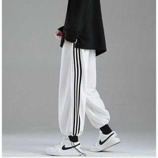 QUẦN JOGGER NAM NỮ CHẤT ĐẸP FORM DÀI DÂY RÚT BAO ĐẸP PHỐI THEO PHONG CÁCH THỂ THAO CHẠY 3 SỌC SIÊU HOT TREND-HTM FASHION