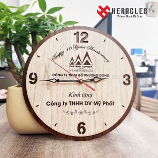 Đồng hồ gỗ treo tường Tròn Khắc THUẬN BUỒM XUÔI GIÓ – Khắc logo, hình ảnh làm quà tặng Kỷ niệm thành lập công ty, quà tặng sếp, tri ân thầy cô giáo, ý nghĩa, sang trọng - Quà tặng tốt nghiệp, quà sinh nhật giá sỉ - giá bán buôn
