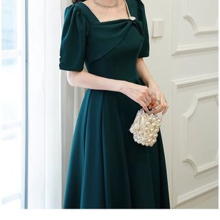 ĐẦM XÒE XANH RÊU ĐÍNH HẠT CỔ VUÔNG - DT1785