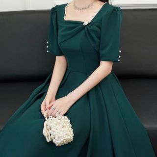 ĐẦM XÒE XANH RÊU ĐÍNH HẠT CỔ VUÔNG - DT1785