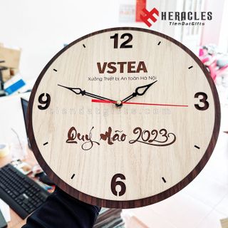 Đồng hồ gỗ treo tường Tròn Khắc THUẬN BUỒM XUÔI GIÓ – Khắc logo, hình ảnh làm quà tặng Kỷ niệm thành lập công ty, quà tặng sếp, tri ân thầy cô giáo, ý nghĩa, sang trọng - Quà tặng tốt nghiệp, quà sinh nhật giá sỉ - giá bán buôn