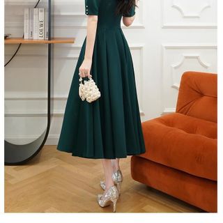 ĐẦM XÒE XANH RÊU ĐÍNH HẠT CỔ VUÔNG -HUYỀN XMĐT