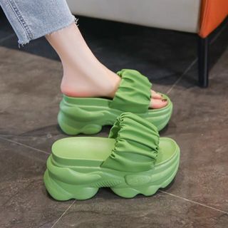 DÉP BÁNH MÌ QUAI PHỒNG