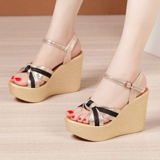 GIÀY SANDAL ĐẾ XUỒNG QUAI CHÉO PHỐI SỌC 10P