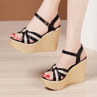 GIÀY SANDAL ĐẾ XUỒNG QUAI CHÉO PHỐI SỌC 10P