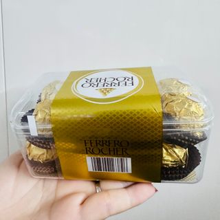 Hộp 16 viên socola tròn vỏ vàng bọc hạt phỉ nhập Mỹ