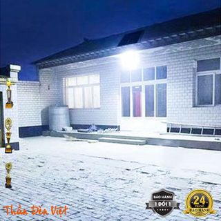 Đèn pha năng lượng mặt trời 400W cao cấp, có điều khiển từ xa