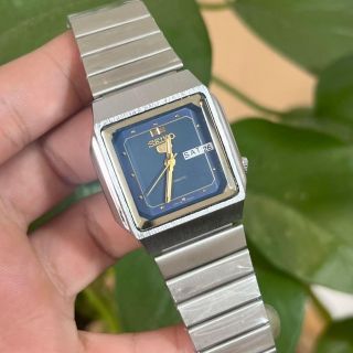 Đồng Hồ Seiko Pin Mặt Vuông