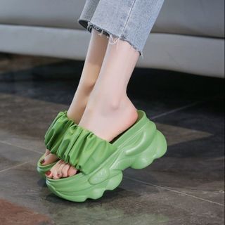 DÉP BÁNH MÌ QUAI PHỒNG