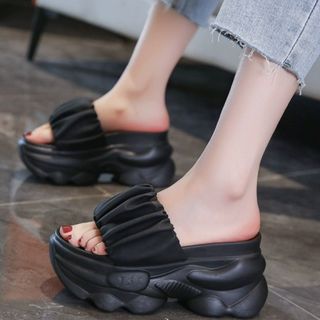 DÉP BÁNH MÌ QUAI PHỒNG