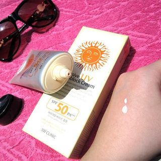 Kem Chống Nắng 3W Clinic Dành Cho Mọi Loại Da SPF50 PA+++ 70ml