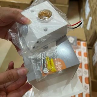 Đuôi đèn cảm biến thông minh