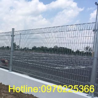 Hàng rào lưới thép hàn bảo vệ khu công nghiệp