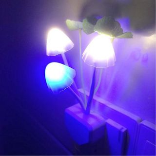 ĐÈN NGỦ CẢM ỨNG ÁNH SÁNG ĐỔI MÀU HÌNH CÂY NẤM CTB338 - BECHIP