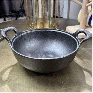 CHẢO GANG SÂU LÒNG ĐÚC NGUYÊN KHỐI CHỐNG DÍNH KÈM NẮP GỖ 20CM CTB245 - BECHIP