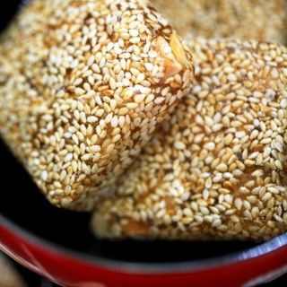 COMBO 2 BÌ, 5 BÌ KẸO MÈ XỬNG HUẾ - ĐẶC SẢN ĐẬM ĐÀ BẢN SẮC HƯƠNG VỊ CỐ ĐÔ CTB542 - BECHIP