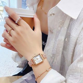 ĐỒNG HỒ CAO CẤP LÊN TAY CỰC ĐẸP ,GIÁ RẺ ,THƠI TRANG .BẢO HÀNH MÁY 2 NĂM NẾU LỖI DO NHÀ SẢN XUẤT HÀNG NHẬP BAO ĐẸP CHẤT LƯỢNG
