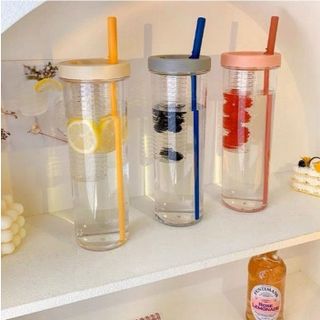 BÌNH NƯỚC DETOX TRONG SUỐT 700ML CÓ NGĂN CHỨA HOA QUẢ VÀ ỐNG HÚT TIỆN LỢI CTB114 - BECHIP