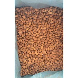 Hạt hạnh nhân giá sỉ