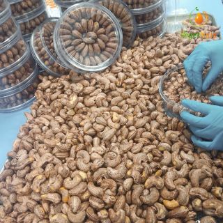 Hạt điều rang muối loại 1 size A+ (hộp tròn xếp hoa)