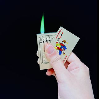 BẬT LỬA KHÈ HÌNH LÁ BÀI JOKER CÓ GƯƠNG SOI - (XÀI GAS)