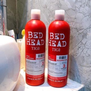 Cặp dầu gội xả Tigi [Đỏ] tóc mềm mượt tức thì và mùi thơm ngọt ngào quyến rũ.