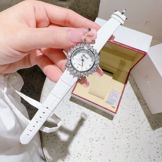 ĐỒNG HỒ NỮ TRUNG CẤP DA CHOPA HOA.