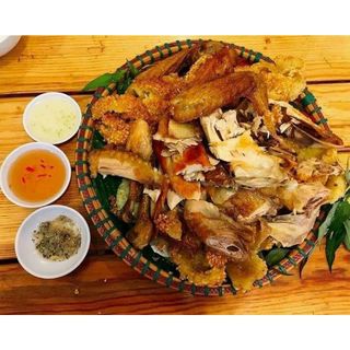Gà bó xôi. Gà không lối thoát nguyên con 1,7-2kg (Giao Tphcm)